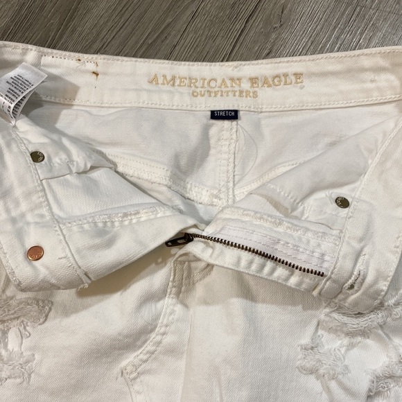 American Eagle White Distressed Stretch Denim Skirt. Size 2 - Picture 2 of 9